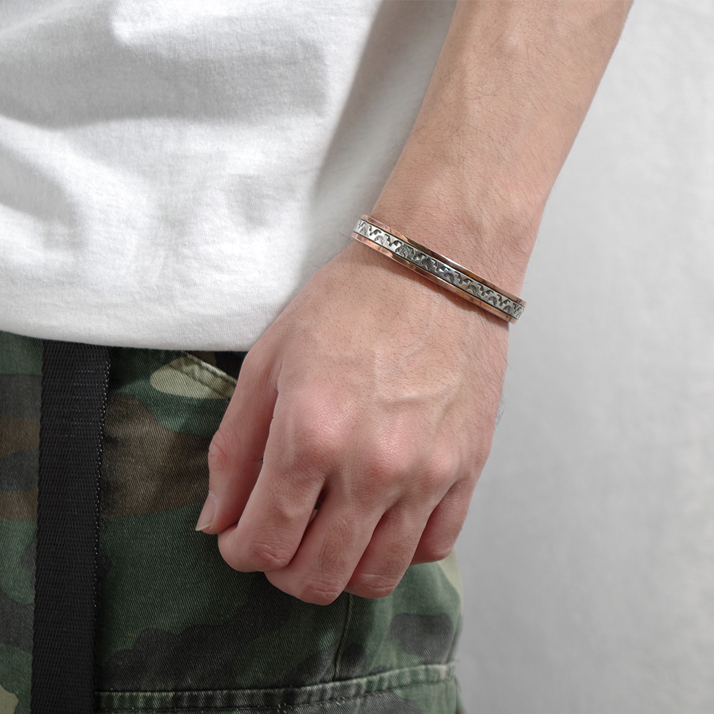 Navajo Wylie Secatero 3面 スタンプワーク バングル（ナバホバングル 