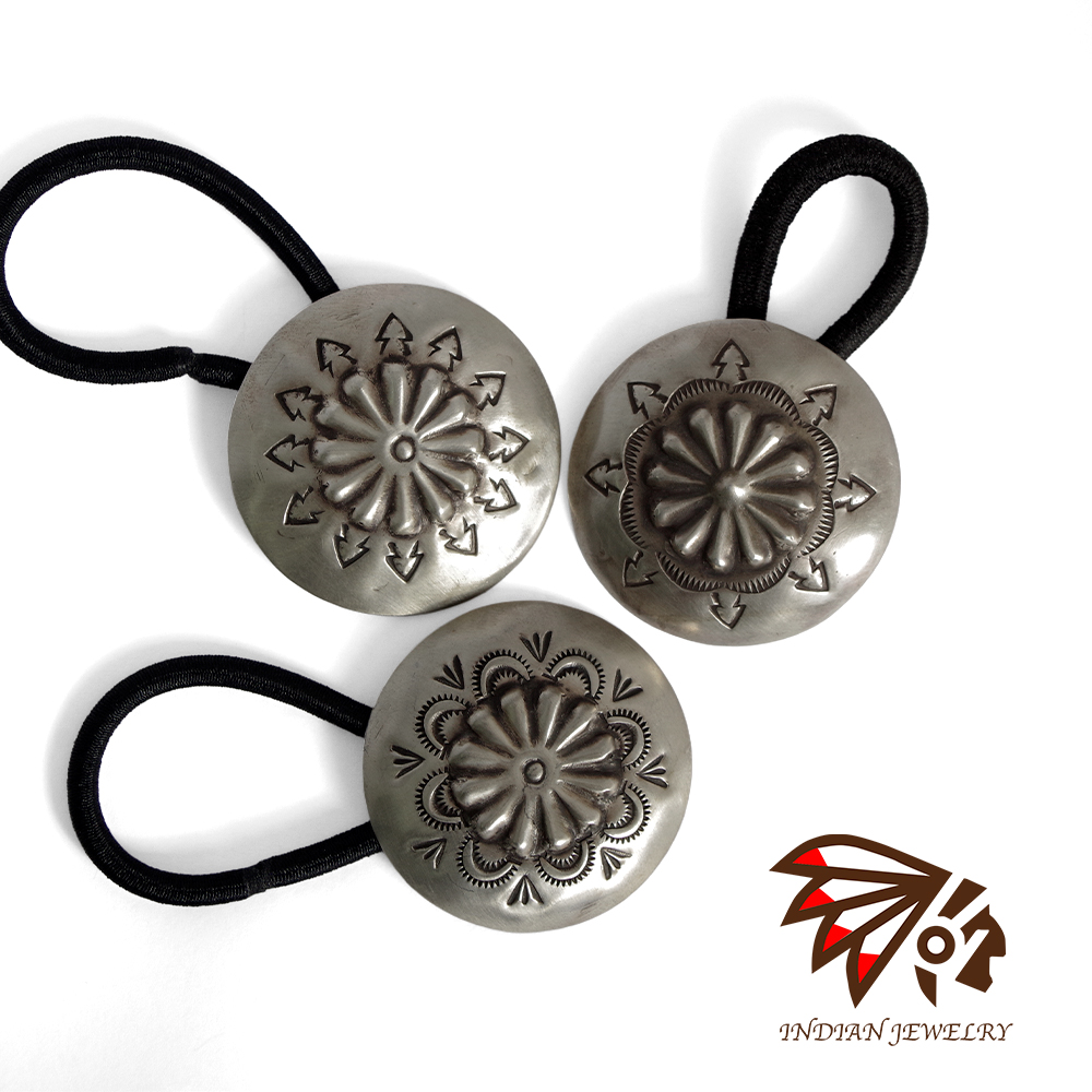 【INDIAN JEWELRY インディアンジュエリー】Navajo Silver Concho L Julia Smith ナバホ シルバーコンチョ Lサイズ ジュリア・スミス作